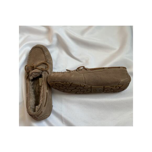 UGG Suede Shearling Moccasin Slippers Brown Bow Tie Women’s Size 7 - Picture 5 of 8